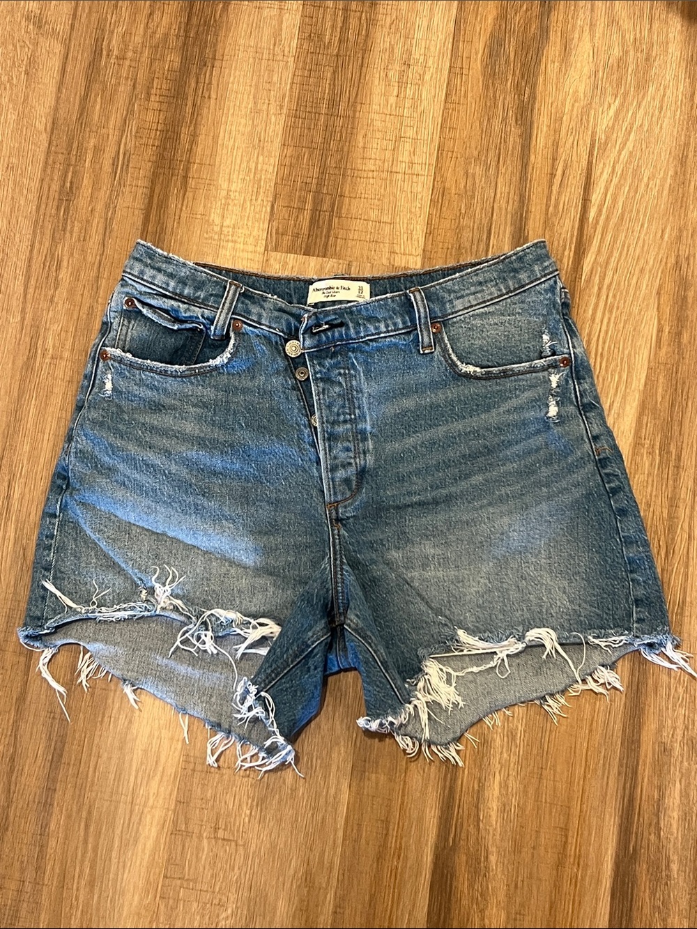 Abercrombie & Fitch The Dad Short High Rise Crossover Button Waist - Picture 4 of 5